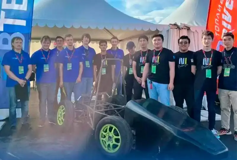 Qazaqstandyq stýdentter jarys avtomobılin qurastyrdy
