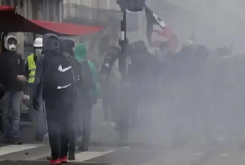 Во Франции прошла 12-я акция протеста против пенсионной реформы