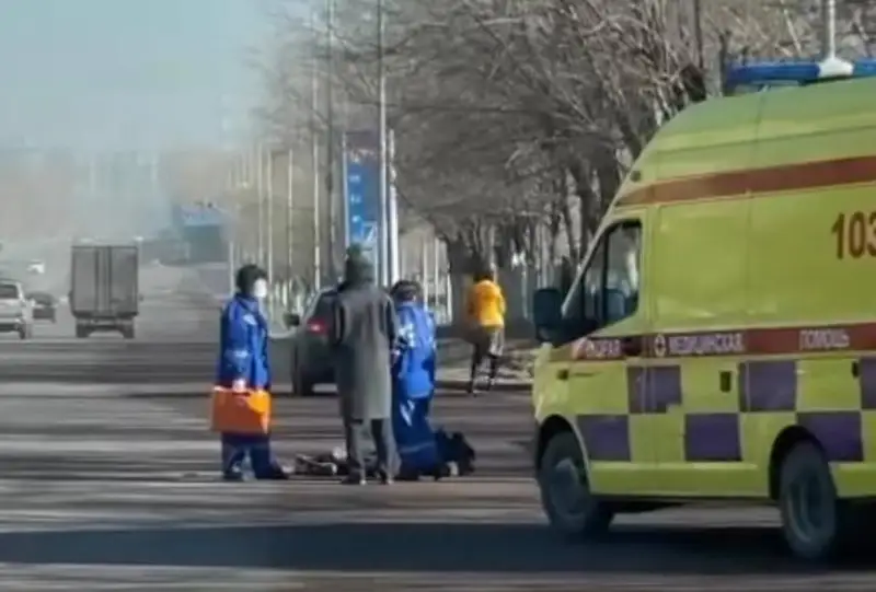Qaraǵandyda jaıaý áıeldi qaǵyp óltirgen ekskavator júrgizýshisi qashyp ketti