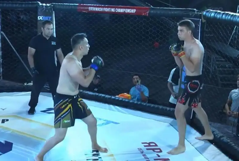 Нокаутом за 53 секунды закончился бой казахстанца с узбекистанцем на турнире MMA