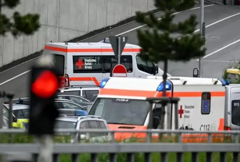 Германиядаги Mercedes-Benz заводидаги отишмада икки киши ҳалок бўлди