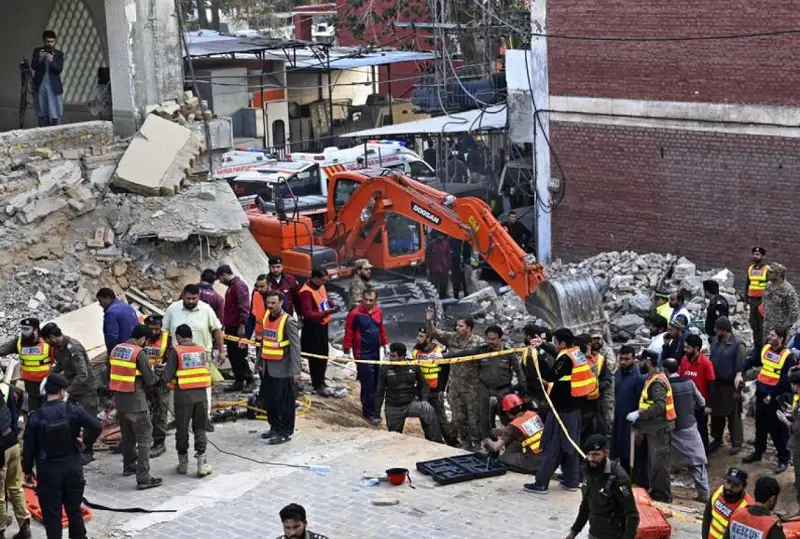 Покистондаги портлаш қурбонлари сони 83 кишига етди, уларнинг аксарияти полициячилардир