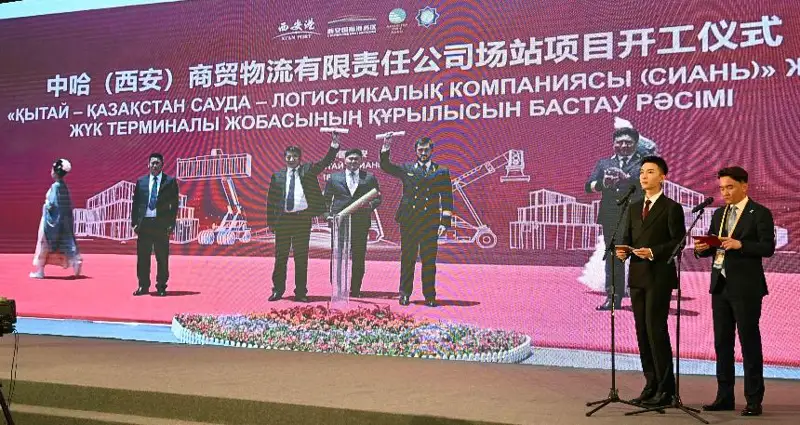 总统出席西安陆港哈萨克斯坦物流中心奠基仪式