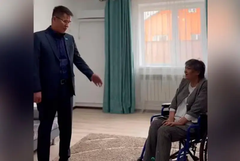 Májilis depýtaty atyraýlyq múmkindigi shekteýli anaǵa baspana satyp aldy