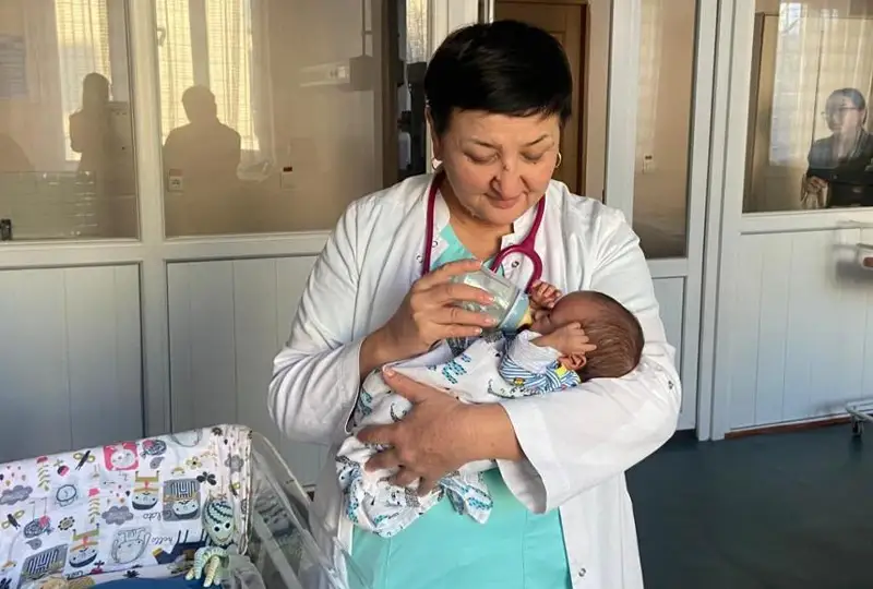 Almaty dárigerleri 510 gramm salmaqpen shala týǵan náresteni aman alyp qaldy