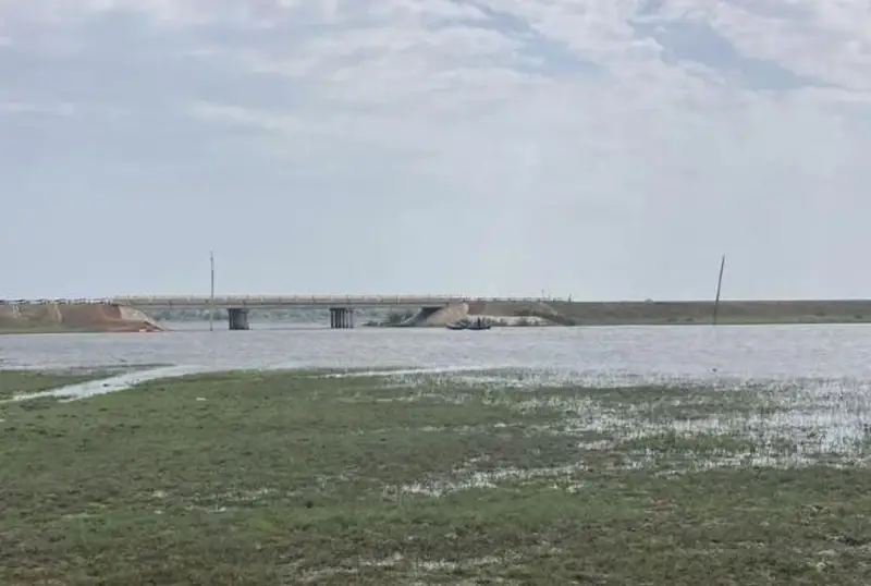 Atyraý oblysynda attan qulaǵan 12 jasar bala kanal sýyna batyp ketti