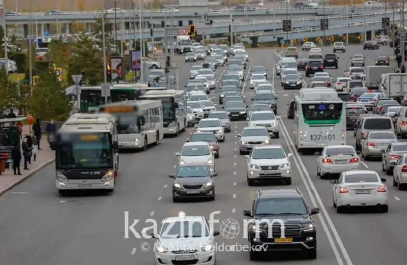 Astanada taǵy 4 avtobýstyń baǵyty ózgerdi