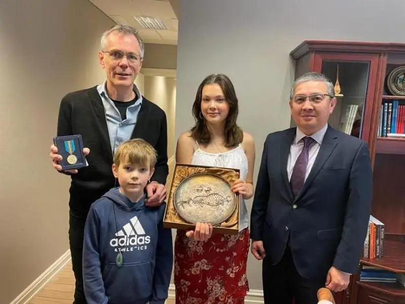 Профессору Бергенского университета вручили казахстанскую награду