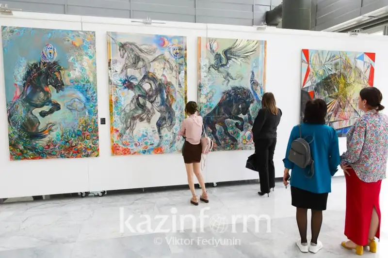 В стиле урбанистики: латвийская художница представила свои работы в Астане