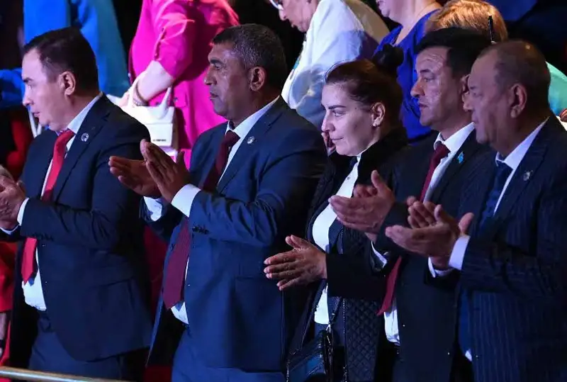 Halyqtar arasyndaǵy dostyqty nyǵaıtýǵa úles qosqan qazaqstandyqtar marapattaldy