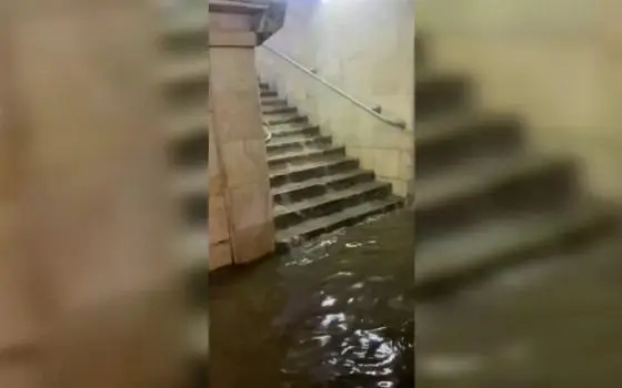 Дожди затопили станцию метро в Ташкенте