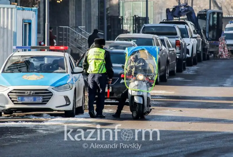 Алматыда жол ережесін бұзған мопед жүргізушілер әкімшілік жауапқа тартылады