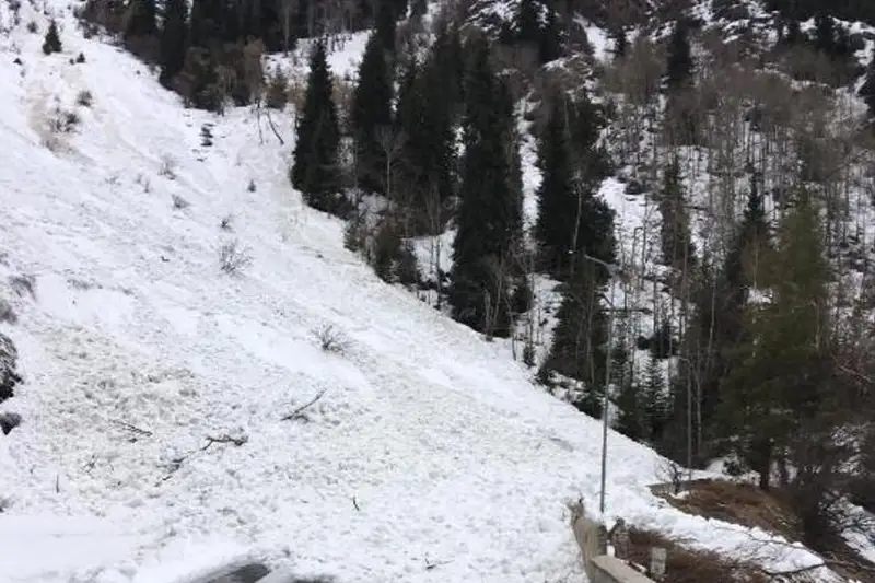 Almaty oblysynda qar kóshkini júrdi