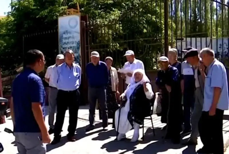 Территория сельского кладбища отдана под детский лагерь в Туркестанской области