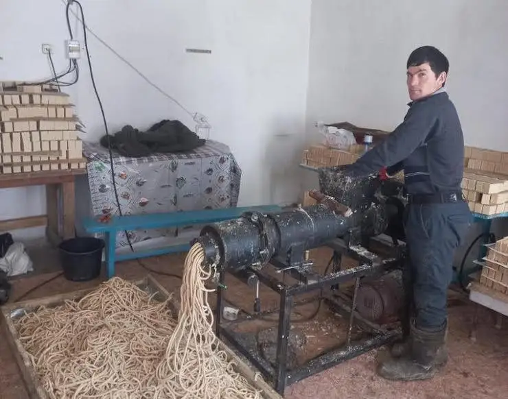 Qaraǵandy oblysynda kásipkerler maldyń ish maıynan kir sabyn shyǵarady