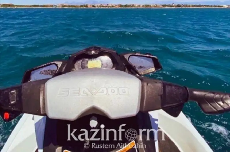 Отдыхающему на Алаколе оторвало ногу водным мотоциклом