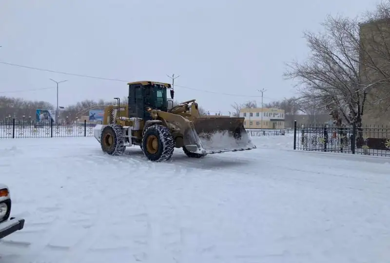 К уборке снега в Атырауской области привлечено 93 единицы техники
