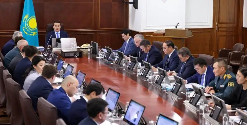 政府会议讨论保护消费者权益问题