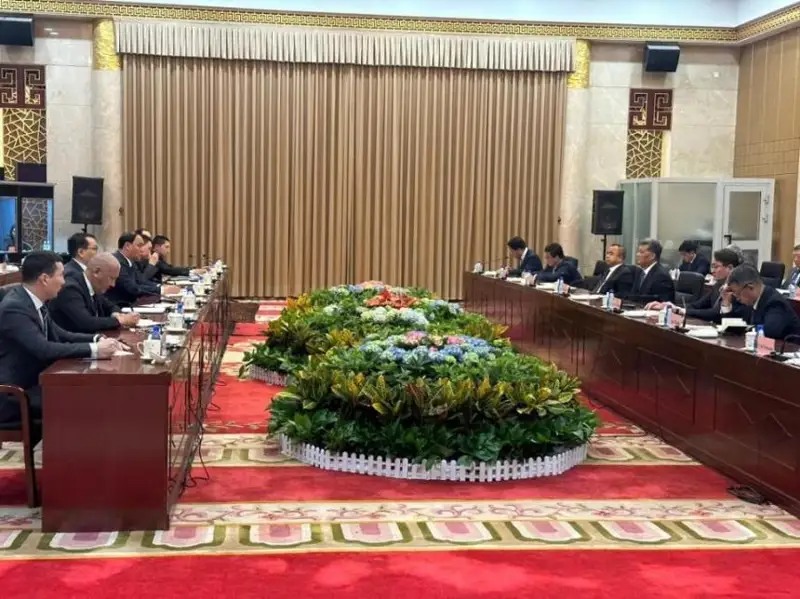 哈萨克斯坦农业部长率团访问中国新疆，推动双边农产品贸易额达10亿美元/年