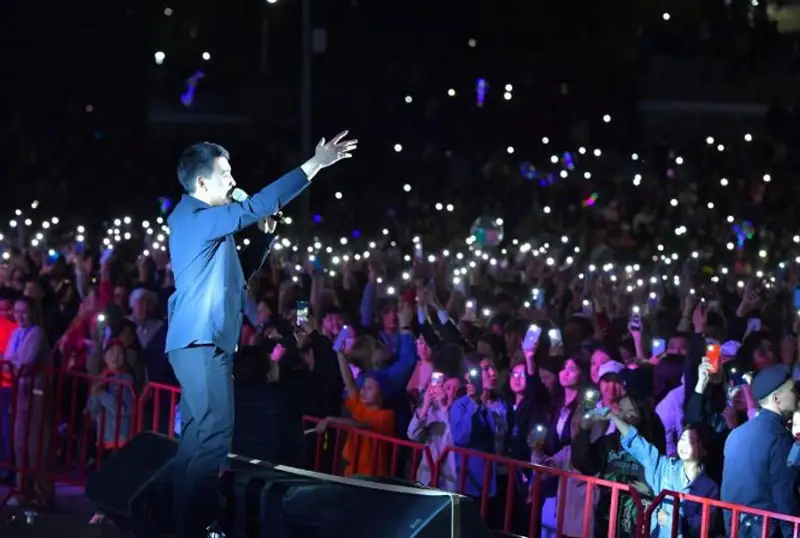 پاۆلوداردا 40 مىڭ ادام جينالعان كونسەرت كەزىندە 16 بالا جوعالىپ كەتتى - فوتو