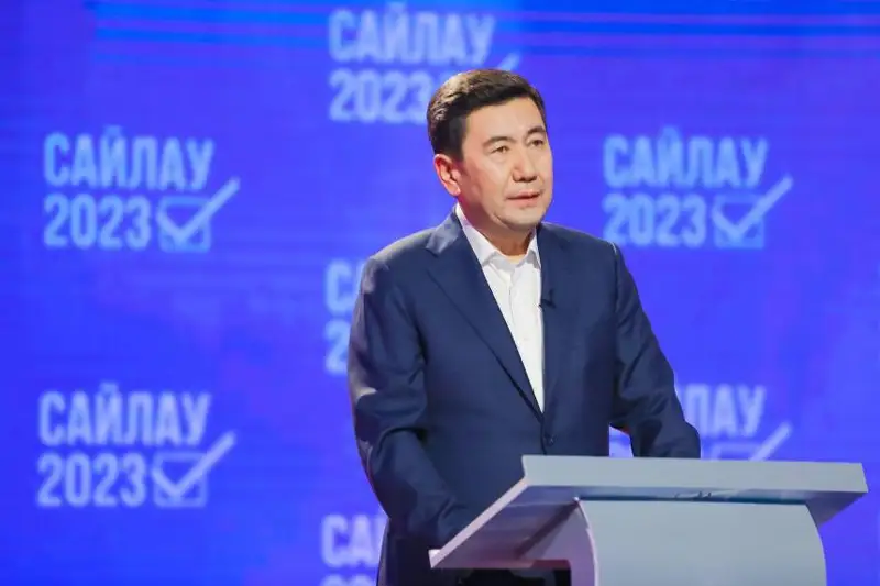 Erlan Qoshanov: Ákimder men sheneýnikter azamattarymyzǵa qojaıyn emes, qorǵan bolýy tıis