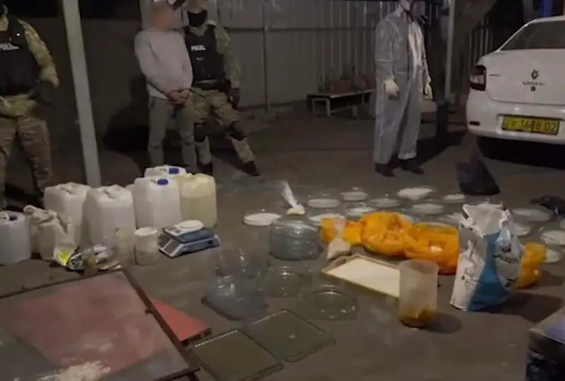 Полицейские провели спецоперацию и задержали наркодельца со 100 кг «синтетики» в Алматы