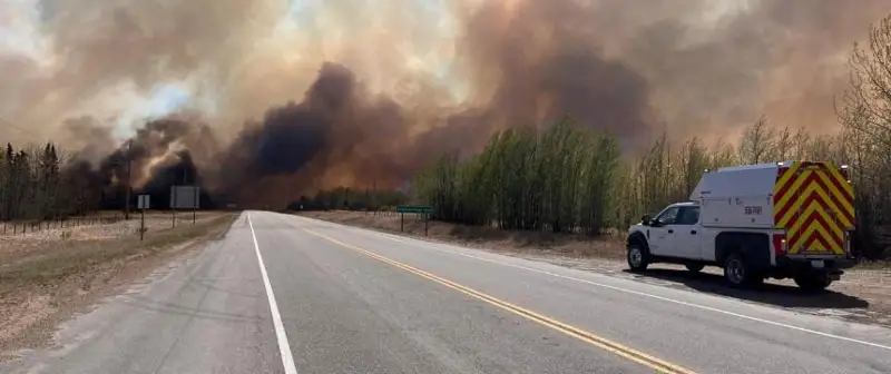 Канадада ўрмон ёнғинлари сабабли фавқулодда ҳолат эълон қилинди