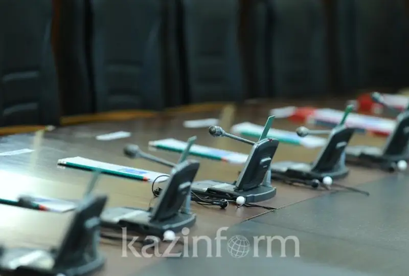 Количество тестовых вопросов при поступлении  на госслужбу сократят в Казахстане