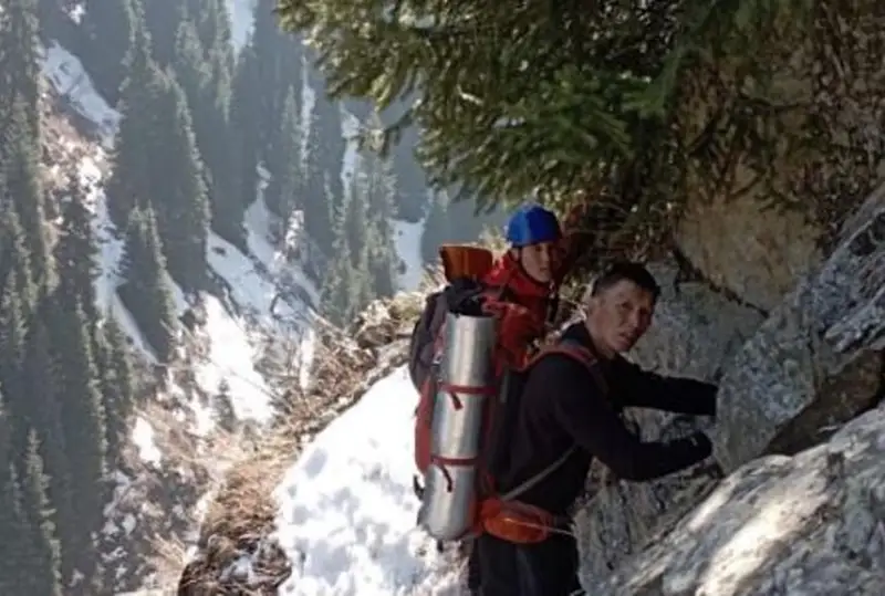 Пропавшего иностранного туриста ищут в горах близ Алматы