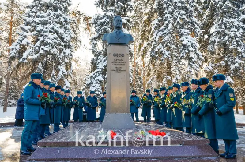 Память Динмухамеда Кунаева почтили в Алматы