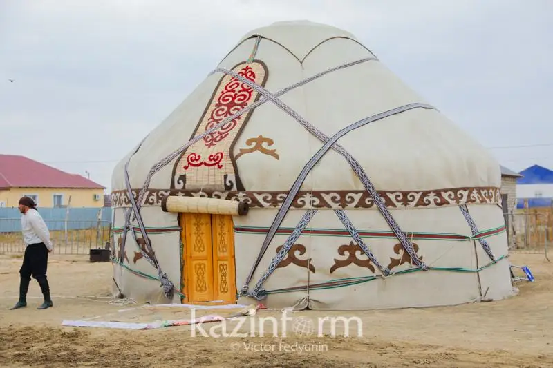 قۇربان ايتتا تۇركىستان وبلىسى مەشىتتەرىندە كيىز ۇيلەر تىگىلىپ، ايتتىق تاراتىلادى
