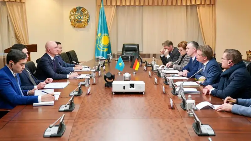Roman Sklıar GFR Býndestag delegatsııasymen kezdesti