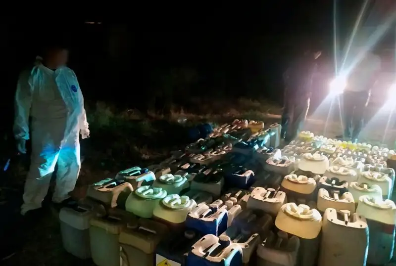 30 keli mefedron, 2,2 tonna prekýrsor: QR UQK esirtki laboratorııasyn anyqtady