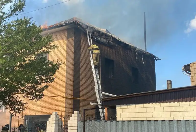 Пожар тушат на правом берегу Астаны