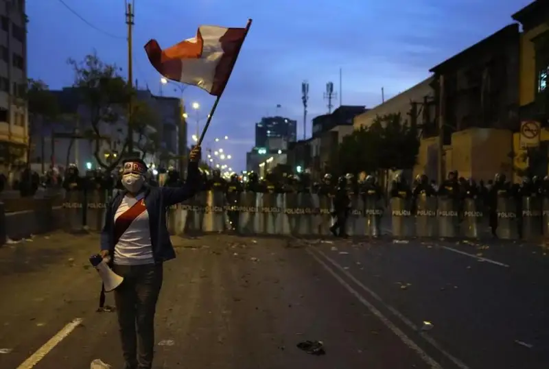 В нескольких регионах Перу ввели режим ЧП