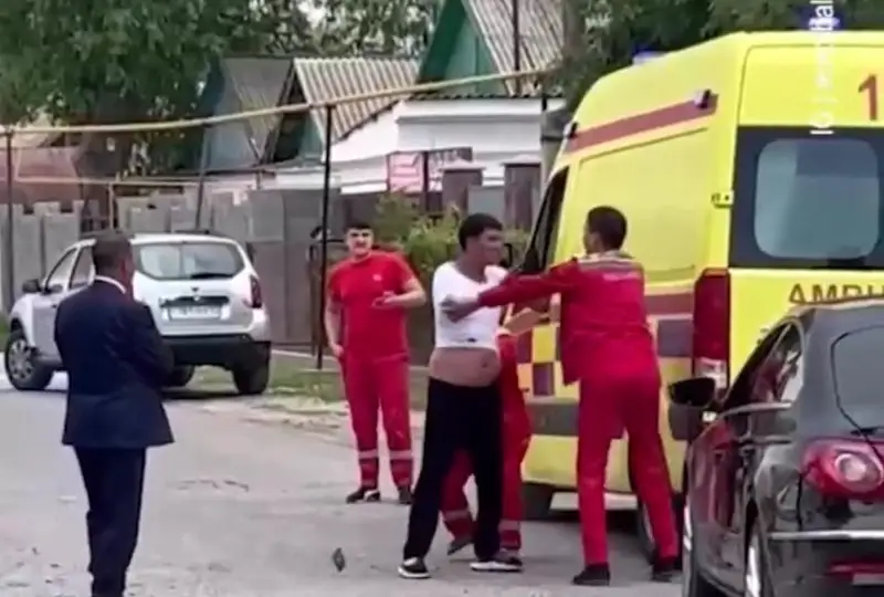 Пьяный житель Туркестанской области избил водителя скорой помощи
