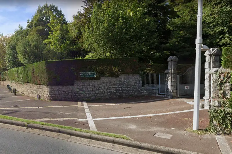 Ученик убил преподавателя на уроке во Франции