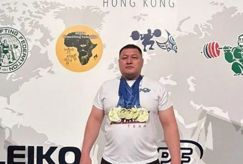 Казахстанец завоевал 10 золотых медалей на чемпионате по пауэрлифтингу в Гонконге
