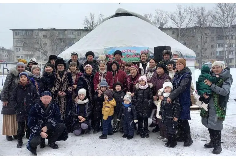 Жители многоэтажного дома отметили Наурыз всем двором в Караганде