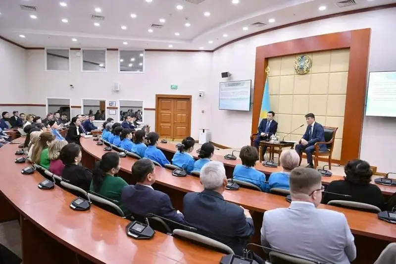 Руководитель УДП встретился с коллективом Дирекции Административных зданий