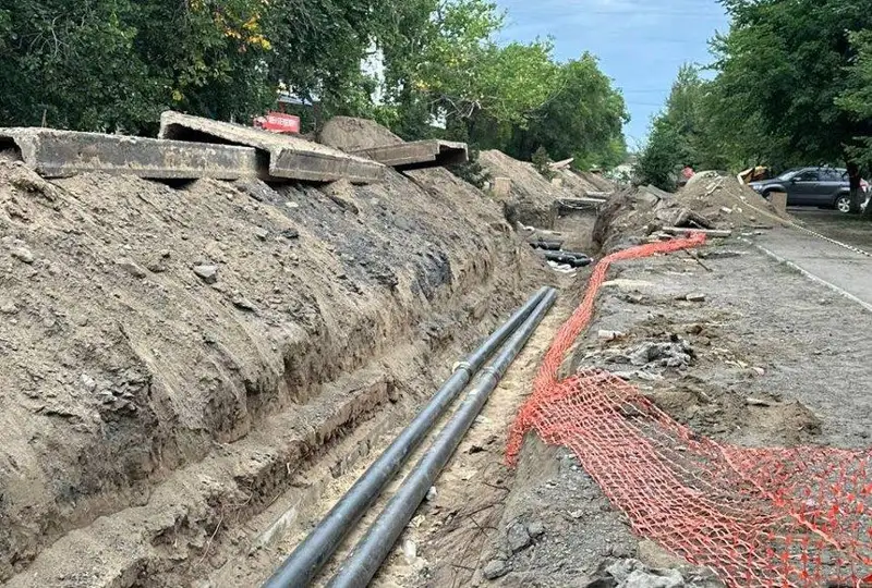 Аким Семея проверил ремонт внутриквартальных тепловых сетей