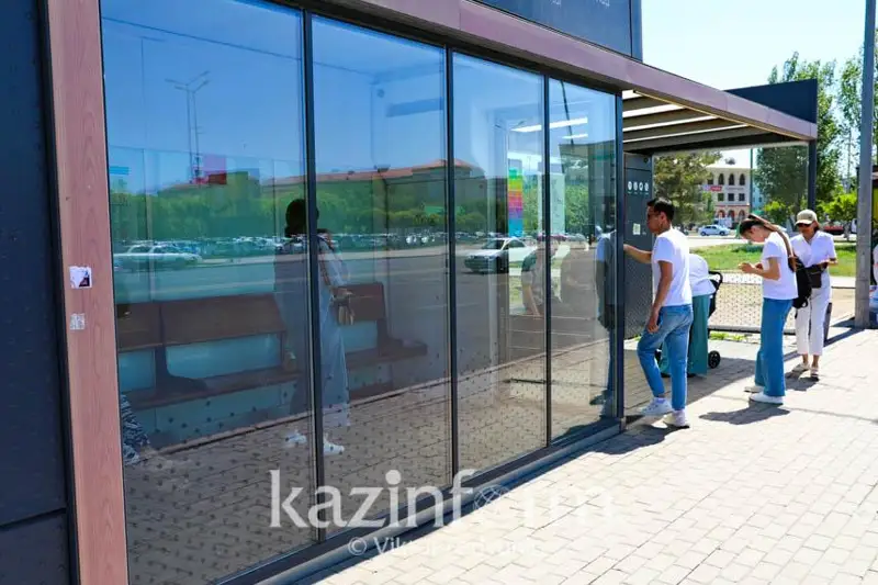 На жалобы о неработающих кондиционерах на остановках в Астане ответил акимат