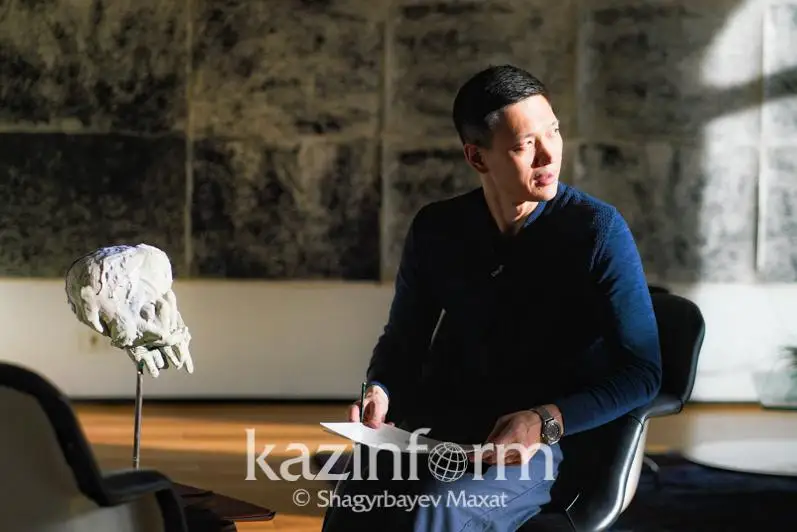 تيرانوزاۆردىڭ سۇيەگى مەن تەمىر مەتەوريت: شىمكەنتتىك جىگىت سيرەك كەزدەسەتىن ماتەريالداردان ءمۇسىن جاسايدى
