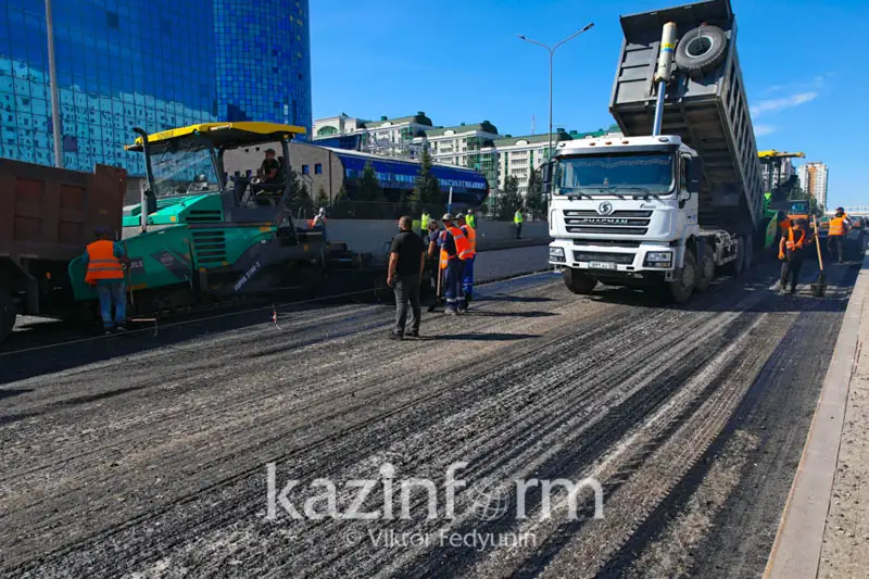 Almaty kóshelerindegi shuńqyrlardy jamaý jumysy ýaqytynan buryn bastaldy