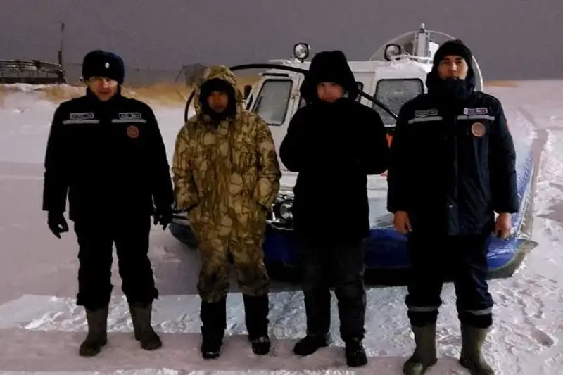 Двух рыбаков на заглохшей машине спасли в Карагандинской области