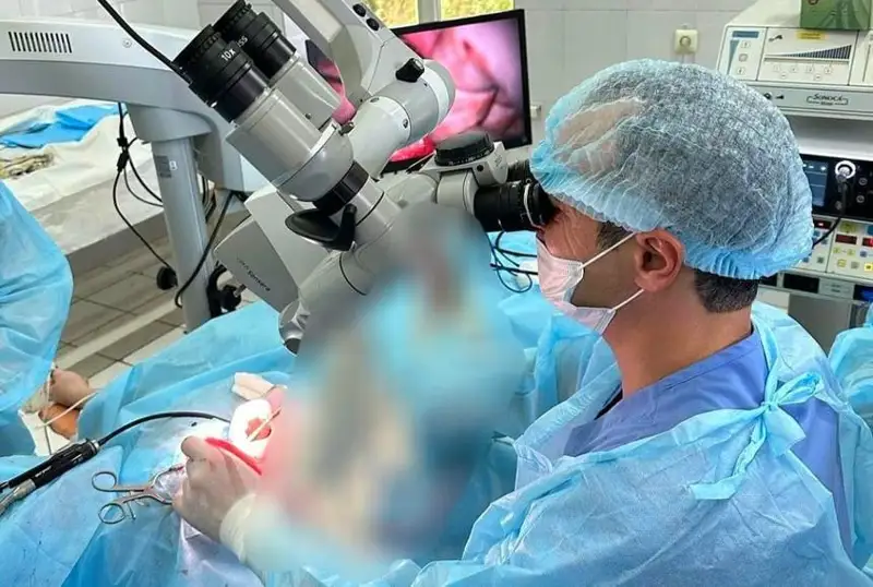 Almaty oblysynda alǵash ret qulaǵy estimeıtin naýqasqa ota jasaldy