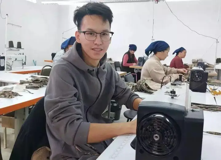 ءسابيت تاجىكوۆ: 150 ايەلدىڭ اراسىندا جالعىز تىگىنشى جىگىتپىن