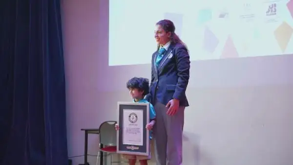 ءتورت جاسار جازۋشى بالا گيننەستىڭ رەكوردتار كىتابىنا ەندى