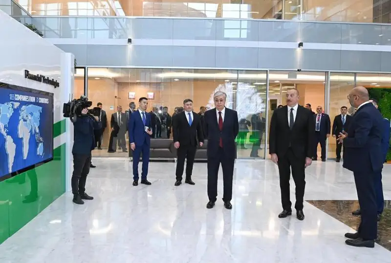 Президенты Казахстана и Азербайджана посетили МФЦА «Астана»