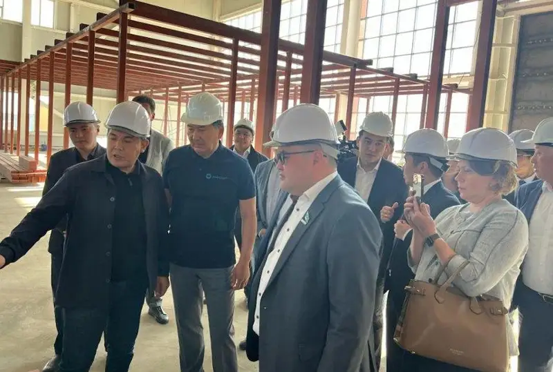 Májilis depýtattary Astana mańyndaǵy jańa jylý elektr stantsııasynyń qurylysyn tekserdi